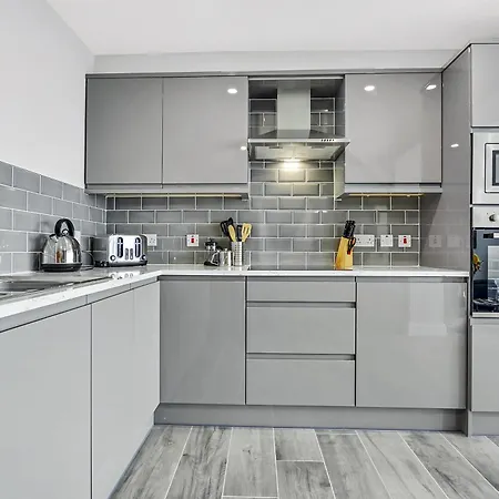 Bayview Luxury 2 Bedroom Ground Floor * Downings